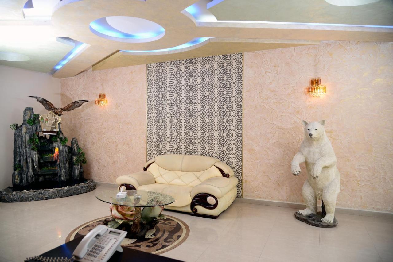 Royal Plus Hotel เยเรวาน ภายนอก รูปภาพ