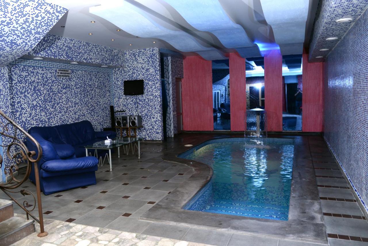 Royal Plus Hotel เยเรวาน ภายนอก รูปภาพ