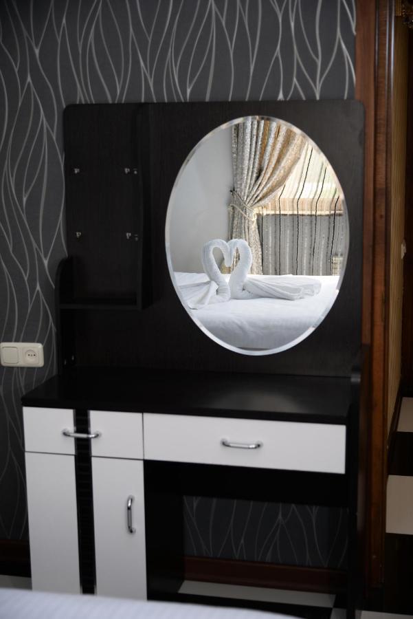 Royal Plus Hotel เยเรวาน ภายนอก รูปภาพ