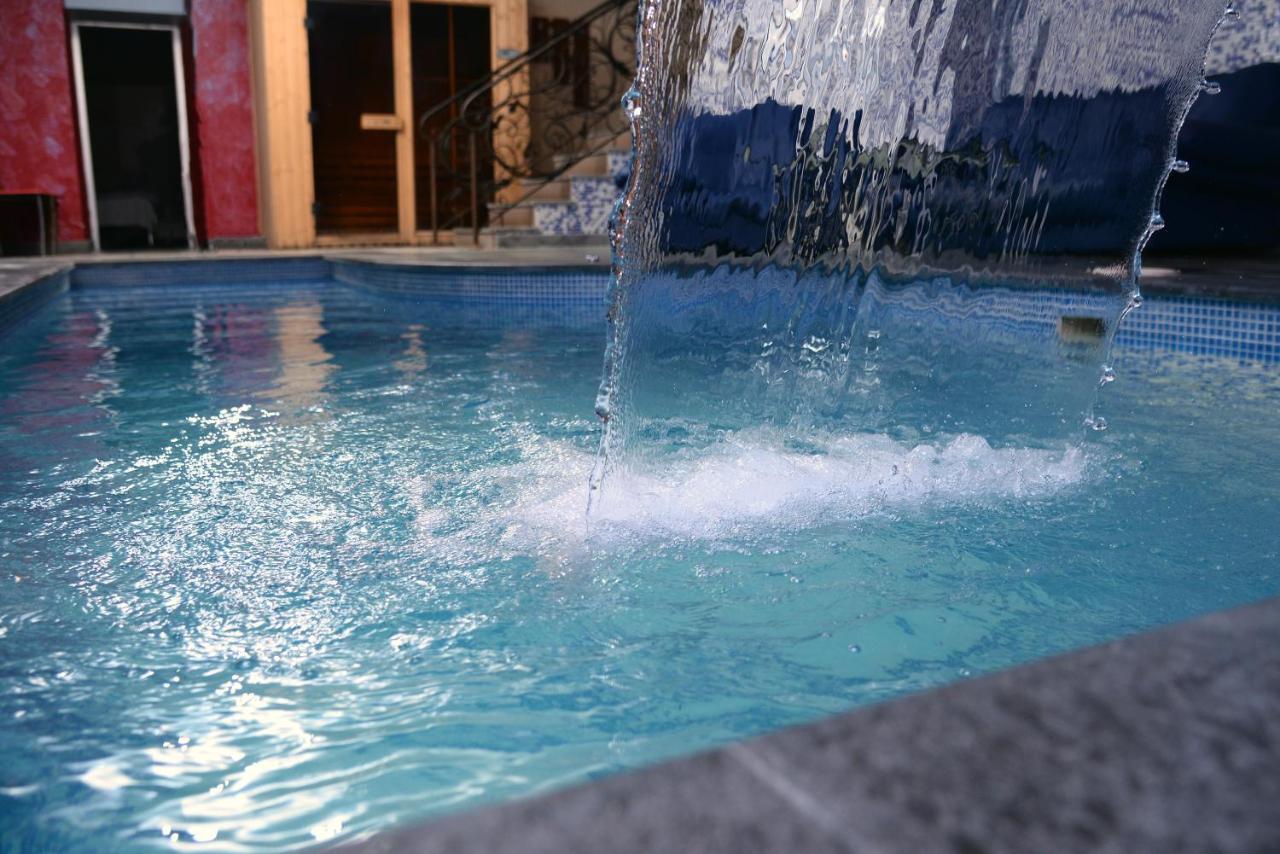 Royal Plus Hotel เยเรวาน ภายนอก รูปภาพ