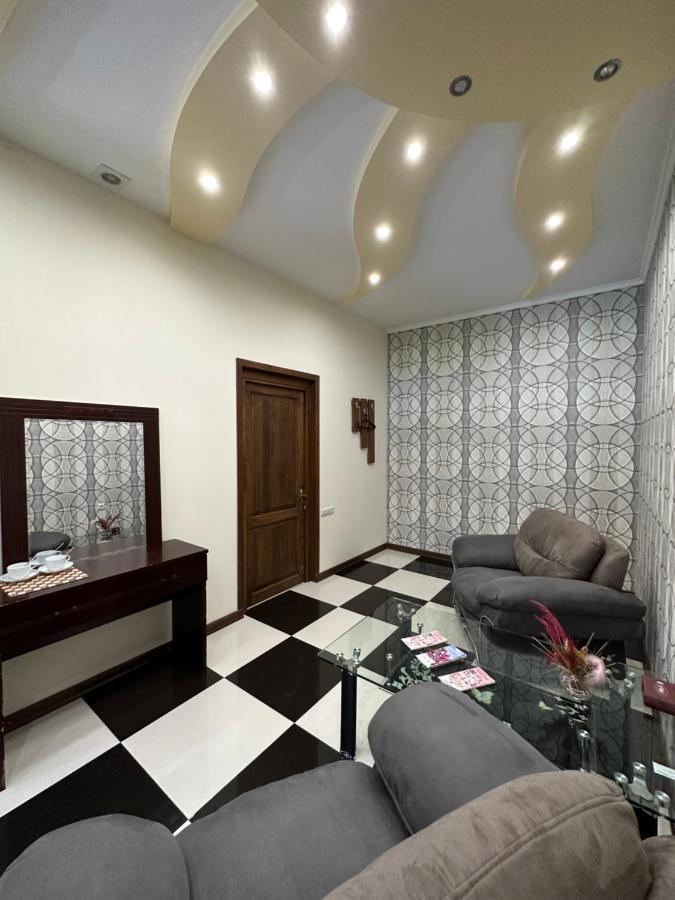 Royal Plus Hotel เยเรวาน ภายนอก รูปภาพ