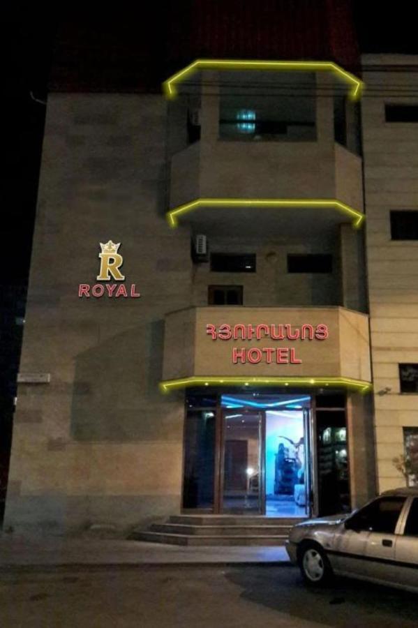 Royal Plus Hotel เยเรวาน ภายนอก รูปภาพ