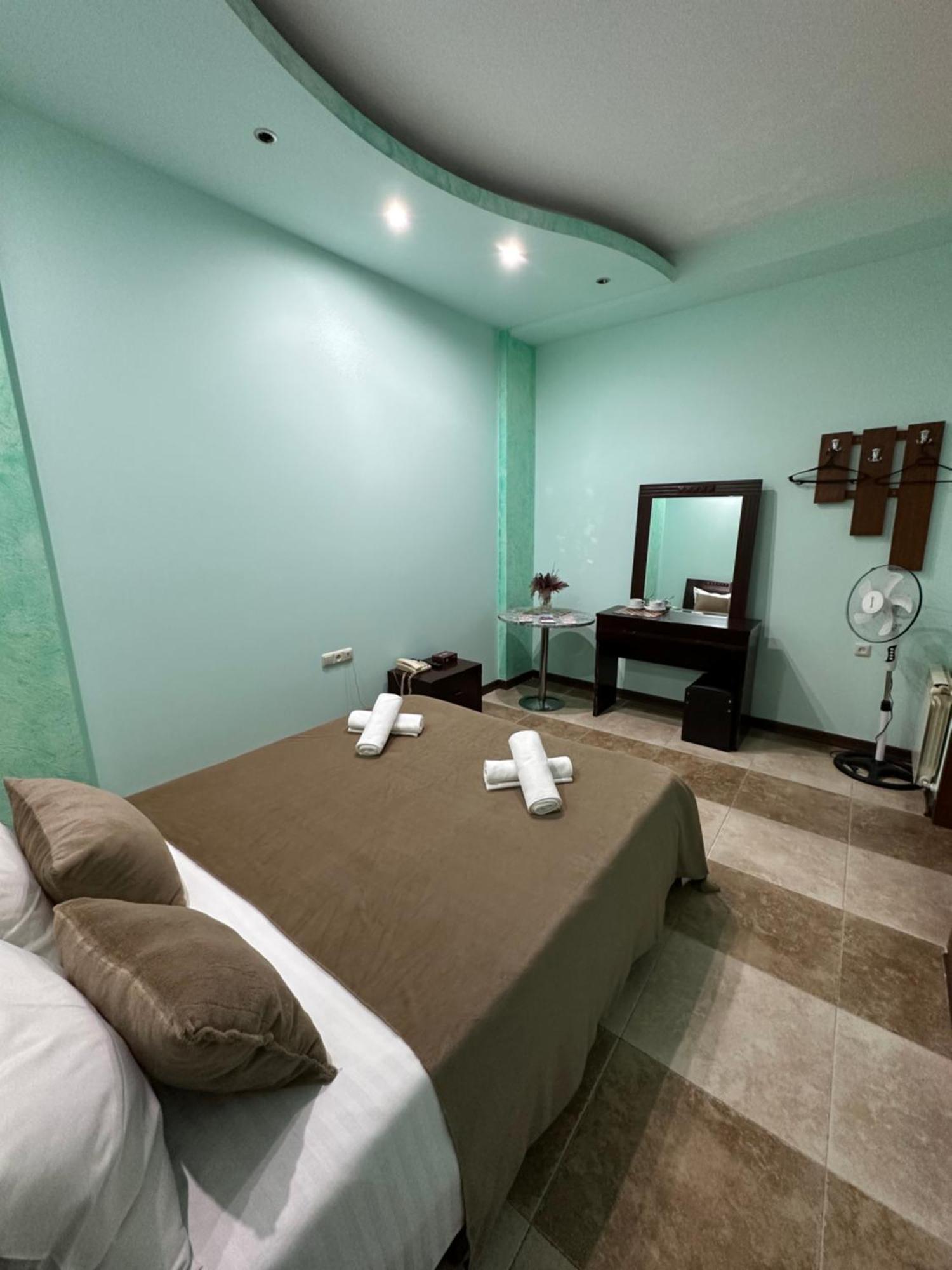 Royal Plus Hotel เยเรวาน ภายนอก รูปภาพ