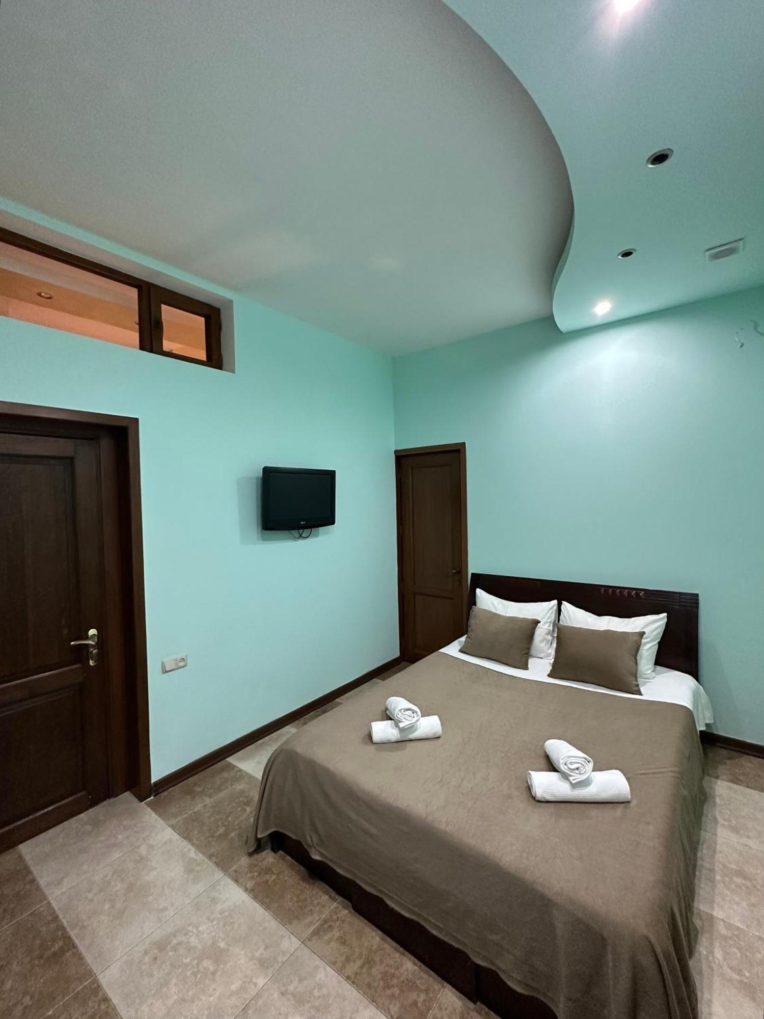 Royal Plus Hotel เยเรวาน ภายนอก รูปภาพ